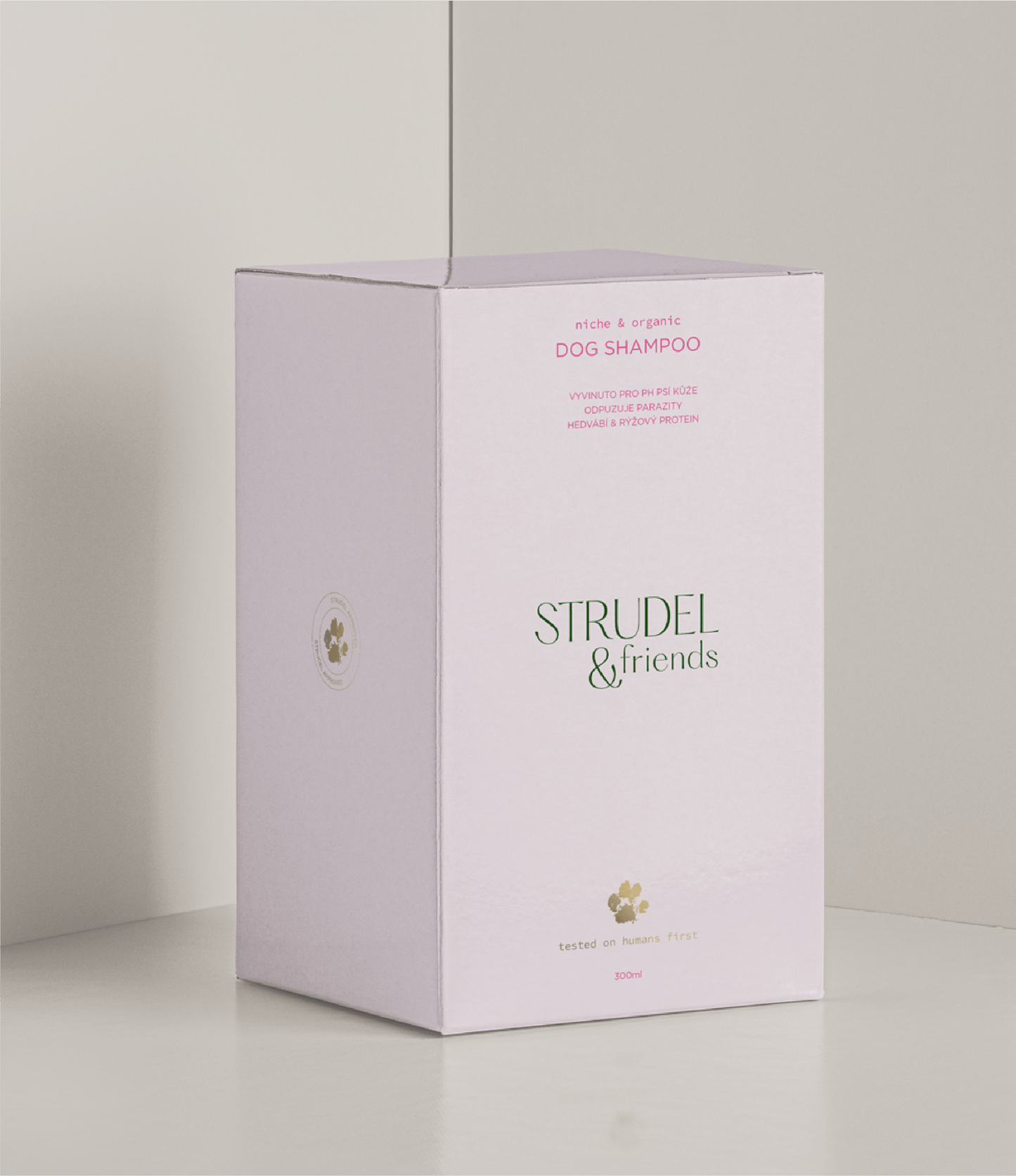 Shampoo for dogs in a premium package